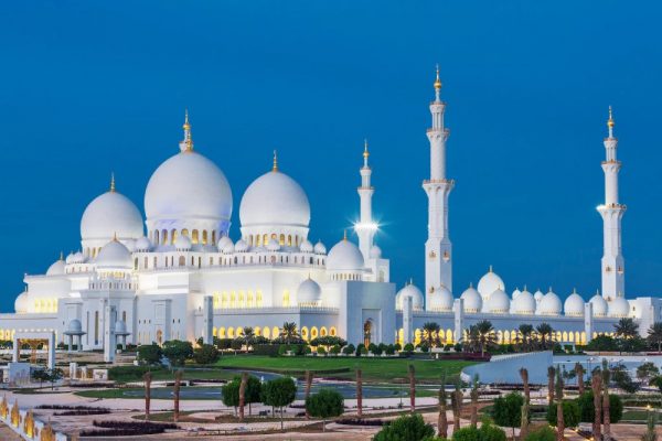 view-famous-abu-dhabi-sheikh-zayed-mosque-by-night-uae_268835-1065-min